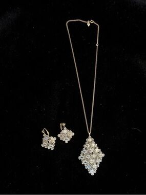 Vintage Sarah Coventry “Golden Petals” necklace and earring set